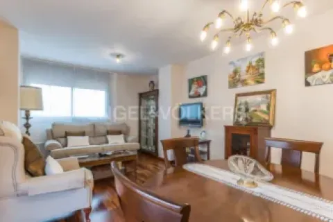 Квартира с 4 спальнями в Эсплугес-де-Льобрегате, Барселона, Каталония, Испания № 2579