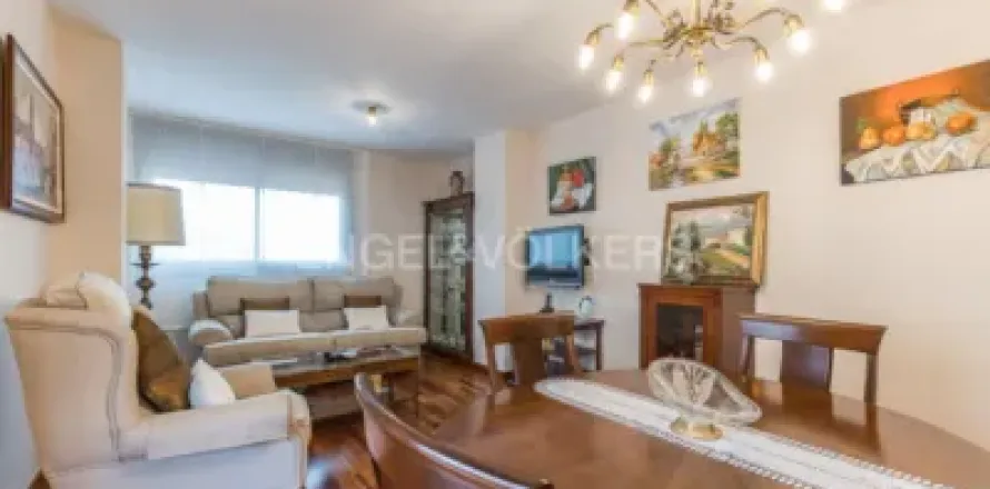 Квартира с 4 спальнями в Эсплугес-де-Льобрегате, Барселона, Каталония, Испания № 2579