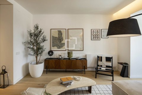 Apartamento de 2 dormitorios en venta en Barcelona, Cataluña, Spain № 4323 - foto 23