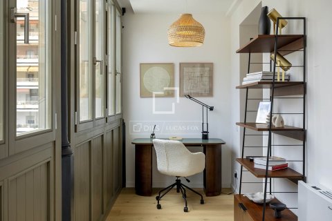 Apartamento de 2 dormitorios en venta en Barcelona, Cataluña, Spain № 4323 - foto 21