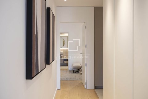 Apartamento de 2 dormitorios en venta en Barcelona, Cataluña, Spain № 4323 - foto 3