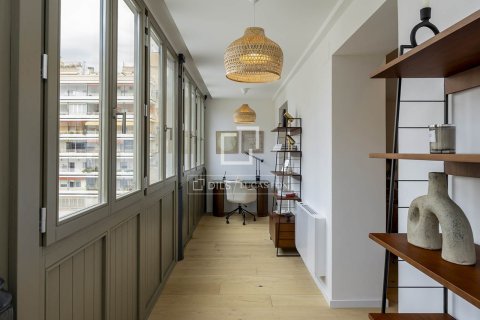 Apartamento de 2 dormitorios en venta en Barcelona, Cataluña, Spain № 4323 - foto 22
