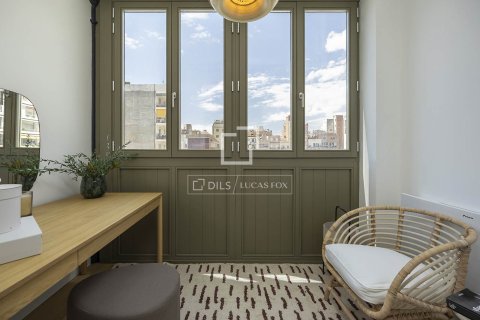 Apartamento de 2 dormitorios en venta en Barcelona, Cataluña, Spain № 4323 - foto 9