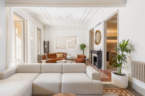 3 chambres apartment à vendre à Barcelona, Catalonia, Spain № 4320 - photo 2