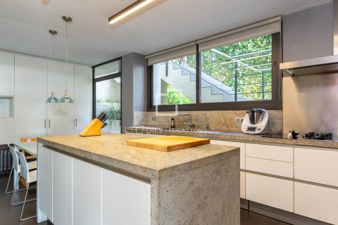 5 chambres villa à vendre à Esplugues de Llobregat, Barcelona, Catalonia, Spain № 4325 - photo 17