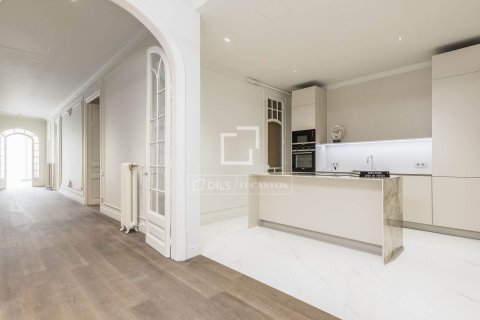 4 chambres apartment à vendre à Barcelona, Catalonia, Spain № 4324 - photo 12