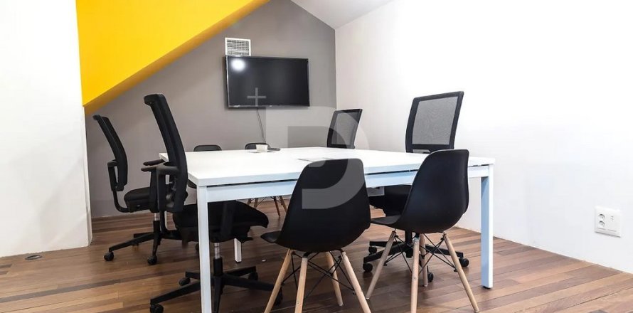 676 sq.m. commercial property for sale in L'Eixample, Barcelona, Catalonia, Spain № 4568