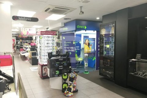 382 sq.m. commercial property for sale in Sants-Montjuic, Barcelona, Catalonia, Spain № 4564 - photo 2