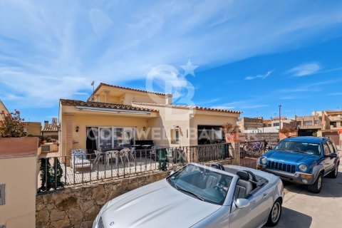 Купить дом в Пау, Испания с 3 спальни, 157м², № 7840 - фото 3