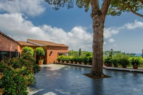 Сasa de 9 dormitorios en venta en Sant Andreu de Llavaneres, Barcelona, Cataluña, Spain № 1751 - foto 12