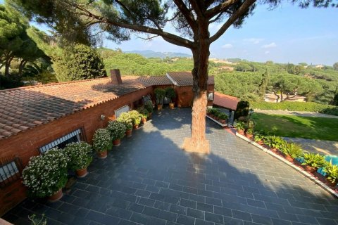 Сasa de 9 dormitorios en venta en Sant Andreu de Llavaneres, Barcelona, Cataluña, Spain № 1751 - foto 4