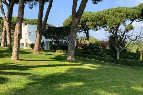 Сasa de 9 dormitorios en venta en Sant Andreu de Llavaneres, Barcelona, Cataluña, Spain № 1751 - foto 2