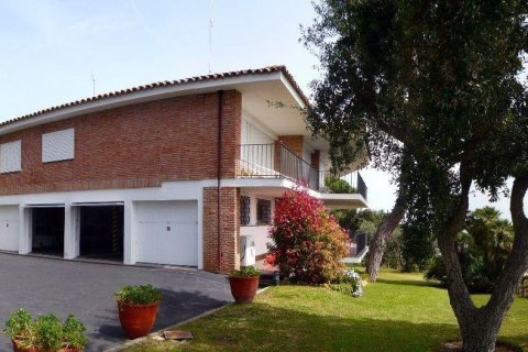 Купить дом в Пладжа-де-Аро, Испания с 14 комнат, № 1750 - фото 9