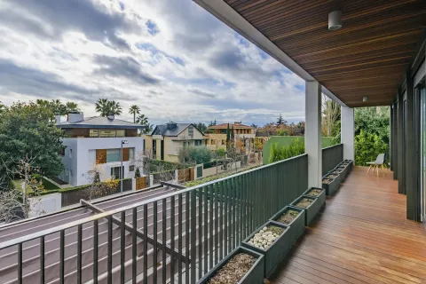 Купить квартиру в Барселона, Испания с 5 комнат, № 1748 - фото 2