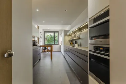 Купить квартиру в Барселона, Испания с 5 комнат, № 1748 - фото 16