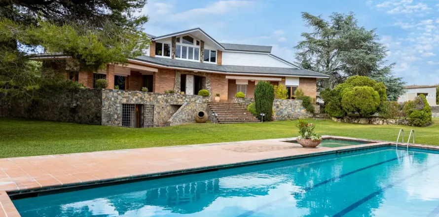 Дом с 5 спальнями в Монторнес-дель-Вальесе, Барселона, Каталония, Испания № 1747