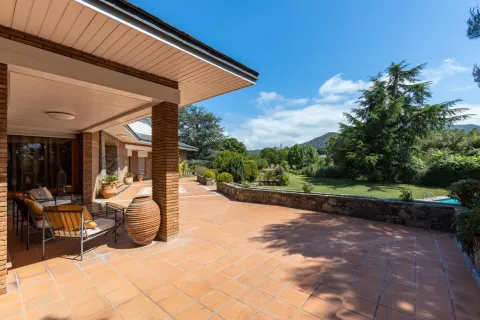 Купить дом в Монторнес-дель-Вальес, Испания с 6 комнат, № 1747 - фото 4