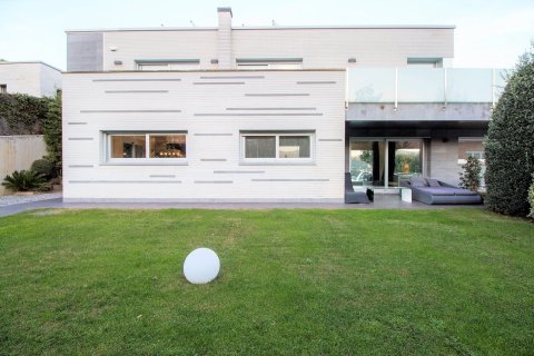 Купить дом в Вальроманес, Испания с 5 комнат, № 1752 - фото 3