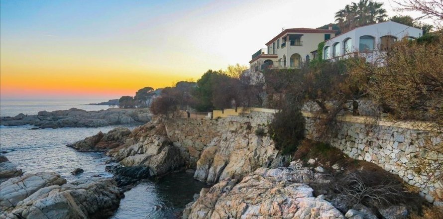 Дом с 4 спальнями в С'Агаро, Герона, Каталония, Испания № 1749