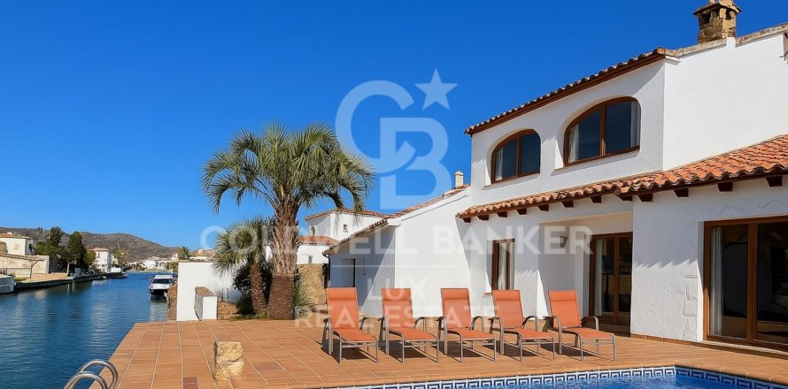 7 bedrooms house for sale in Empuriabrava, Girona, Catalonia, Spain № 6026