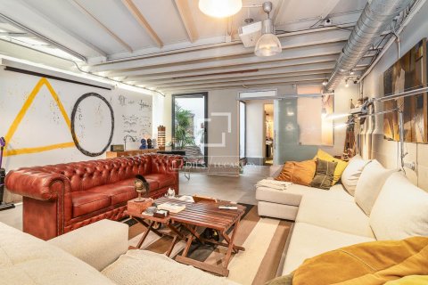 Купить квартиру в Барселона, Испания с 1 спальня, 218м², № 6424 - фото 3