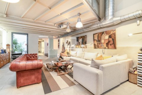 Купить квартиру в Барселона, Испания с 1 спальня, 218м², № 6424 - фото 4