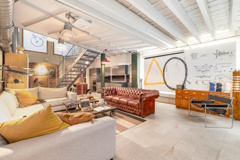 Купить квартиру в Барселона, Испания с 1 спальня, 218м², № 6424 - фото 2