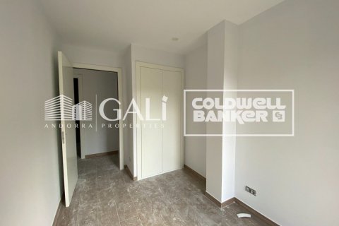3 bedrooms apartment for rent in Principado De Andorra (Ninguna Poblacion Tiene C.P.), Lleida, Catalonia, Spain № 5261 - photo 4