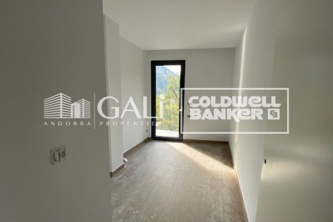 3 bedrooms apartment for rent in Principado De Andorra (Ninguna Poblacion Tiene C.P.), Lleida, Catalonia, Spain № 5261 - photo 5