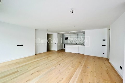 3 bedrooms apartment for rent in Principado De Andorra (Ninguna Poblacion Tiene C.P.), Lleida, Catalonia, Spain № 5260 - photo 9