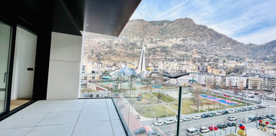 3 bedrooms apartment for rent in Principado De Andorra (Ninguna Poblacion Tiene C.P.), Lleida, Catalonia, Spain № 5260