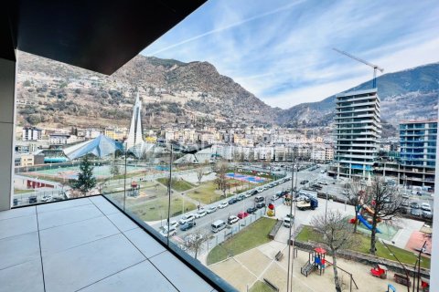 3 bedrooms apartment for rent in Principado De Andorra (Ninguna Poblacion Tiene C.P.), Lleida, Catalonia, Spain № 5260 - photo 2