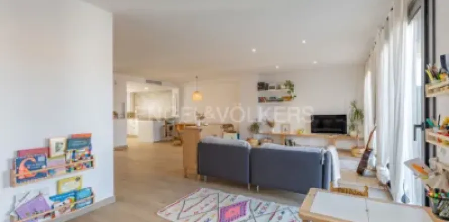 Дом с 4 спальнями в Барселоне, Каталония, Испания № 2534