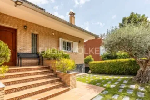 Дом с 4 спальнями в Валлиране, Барселона, Каталония, Испания № 2533