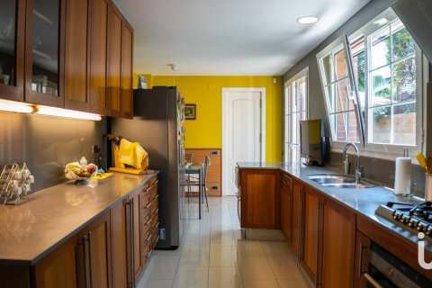 6 bedrooms house for sale in Premia De Mar, Barcelona, Catalonia, Spain № 5102 - photo 10