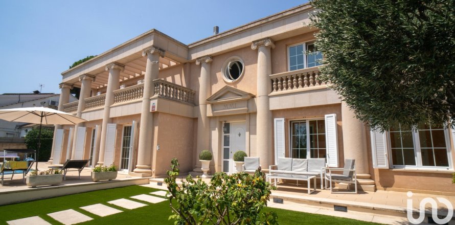 6 bedrooms house for sale in Premia De Mar, Barcelona, Catalonia, Spain № 5102