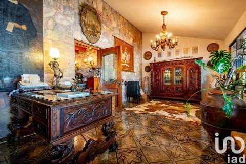 8 bedrooms castles for sale in El Mila, Tarragona, Catalonia, Spain № 5104 - photo 15