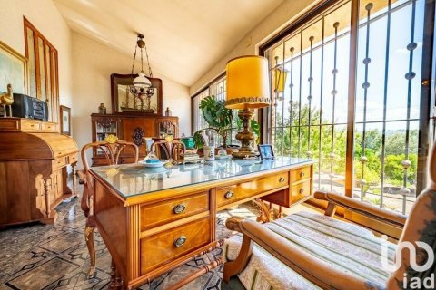 8 bedrooms castles for sale in El Mila, Tarragona, Catalonia, Spain № 5104 - photo 8