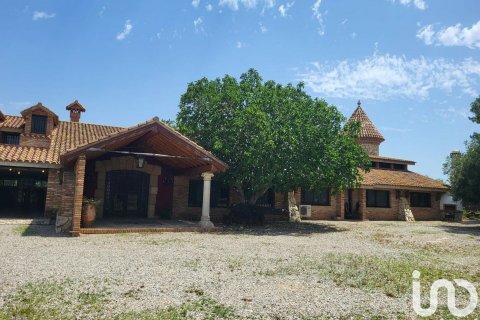 8 bedrooms castles for sale in El Mila, Tarragona, Catalonia, Spain № 5104 - photo 2