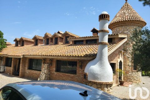 8 bedrooms castles for sale in El Mila, Tarragona, Catalonia, Spain № 5104 - photo 3
