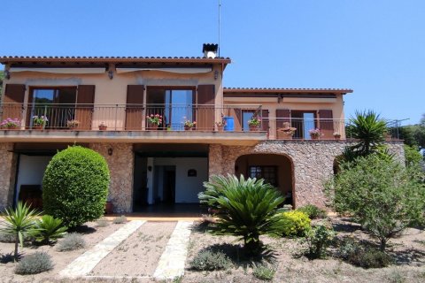 4 bedrooms house for sale in Lloret de Mar, Girona, Catalonia, Spain № 5105 - photo 2