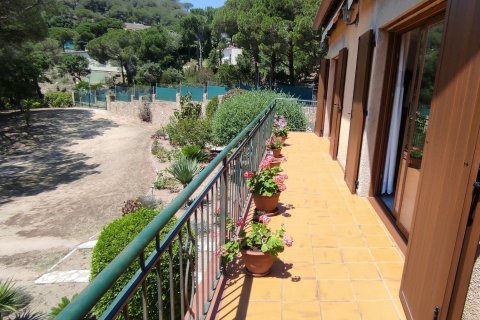 4 bedrooms house for sale in Lloret de Mar, Girona, Catalonia, Spain № 5105 - photo 11