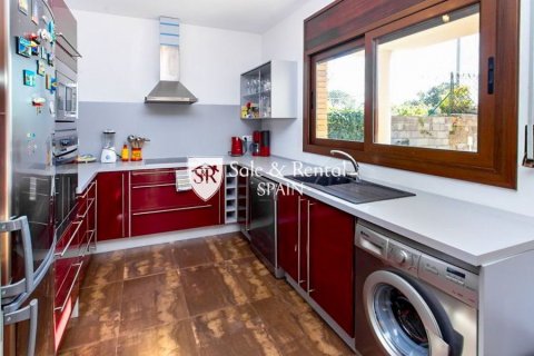 4 bedrooms house for sale in Lloret de Mar, Girona, Catalonia, Spain № 6682 - photo 8
