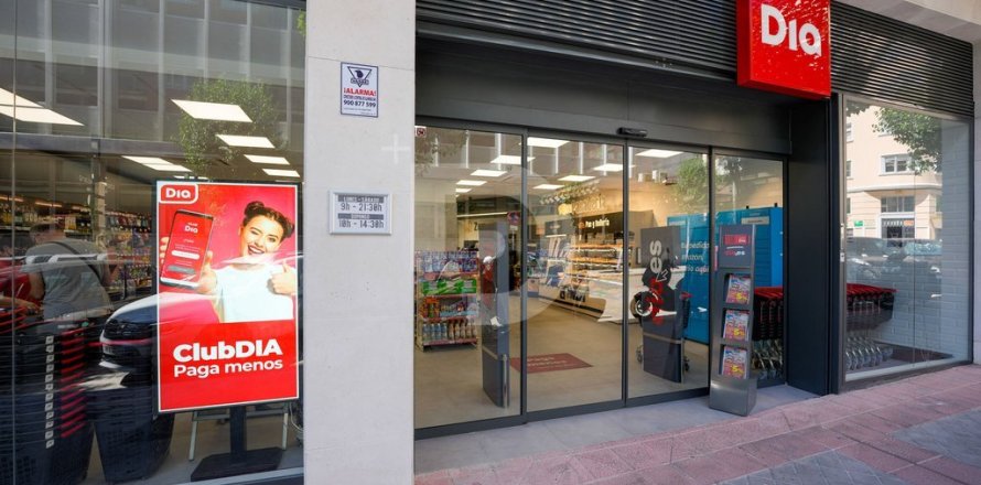 Магазин студия в Сан-Марти, Барселона, Каталония, Испания № 5219