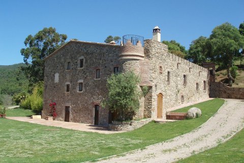 Купить замки и поместья в Розы, Испания с 16 спален, 1000м², № 863 - фото 4