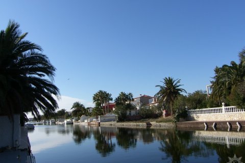 Вилла с 3 спальнями в Розы, Герона, Каталония, Испания № 868