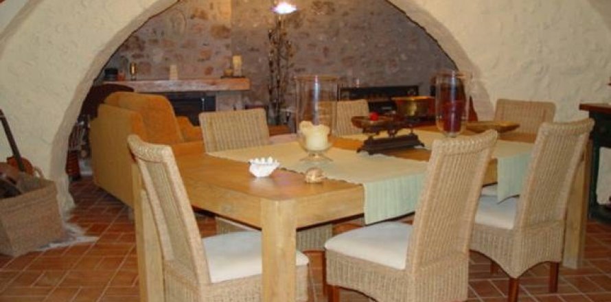 Замки и поместья с 2 спальнями в Розы, Герона, Каталония, Испания № 862