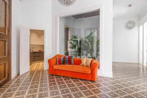 5 chambres apartment à vendre à Barcelona, Catalonia, Spain № 3804 - photo 3