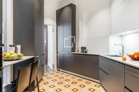5 chambres apartment à vendre à Barcelona, Catalonia, Spain № 3804 - photo 4