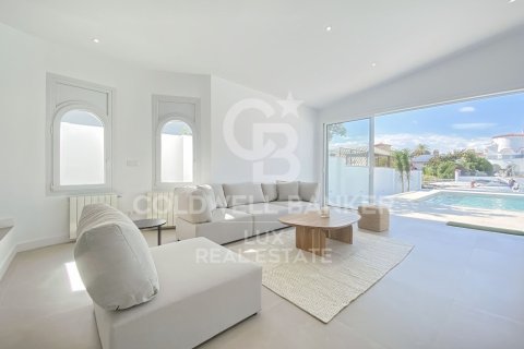 3 bedrooms villa for sale in Empuriabrava, Girona, Catalonia, Spain № 5956 - photo 4